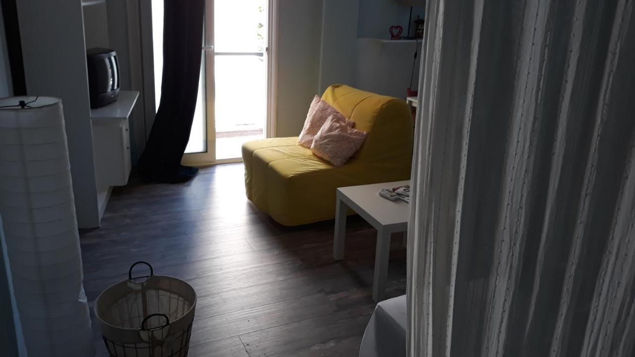 Romantically Allured Studio Next To The Center Salonic Exterior foto